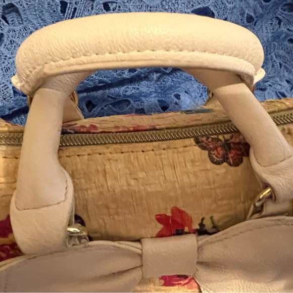 Betsy Johnson gently loved detachable strap Crossbody mini purse - Picture 3 of 16